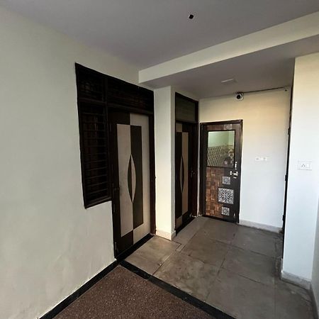 The Tree House Hotel New Delhi Bagian luar foto